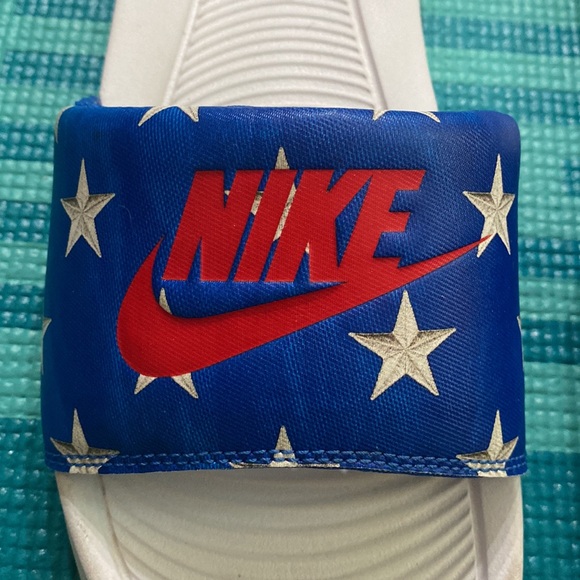 Nike Victori One Slides USA Print Women size 9 🇺🇸❤️🤍💙 - Picture 2 of 8